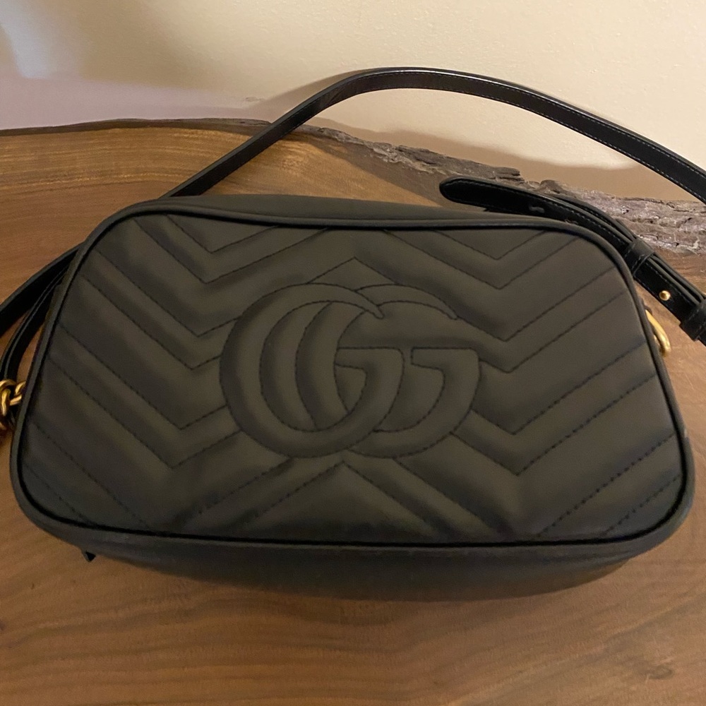 Gucci Black Quilted Chevron Crossbody with Gold GG - Picture 2 of 12